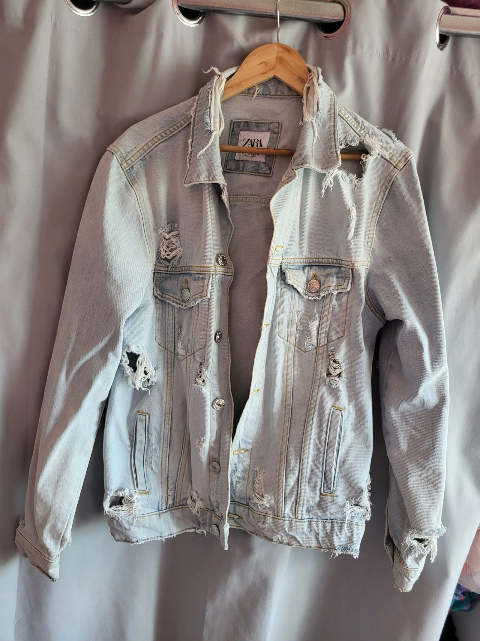 Veste en jean destroy zara